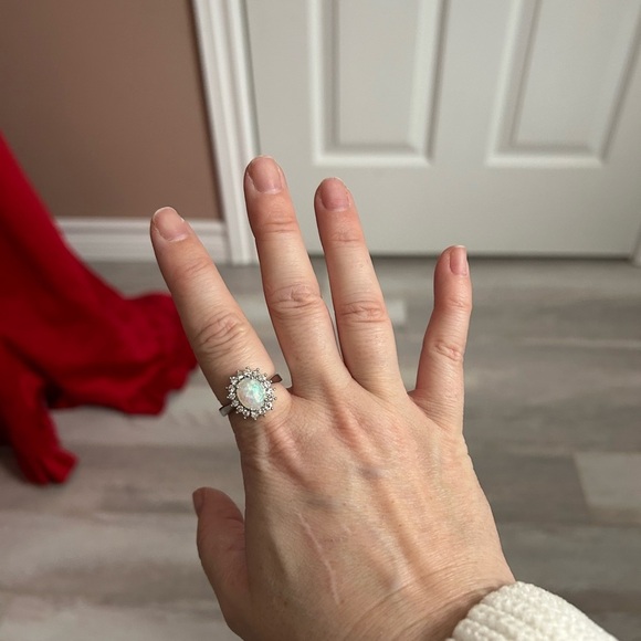 5/$25 woman Elegant Silver Opal Ring size 10 🥰 - Picture 7 of 7